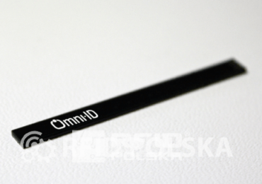 Omni-ID Fit 210 tag RFID UHF na metal